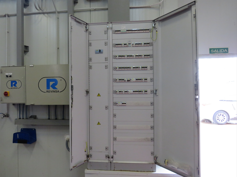 Cuadro eléctrico e instalaciones de Bodega López Morena