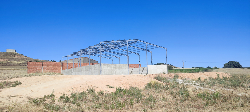 Estructura metálica de nave para almacén agrícola en Castrillo de la Vega