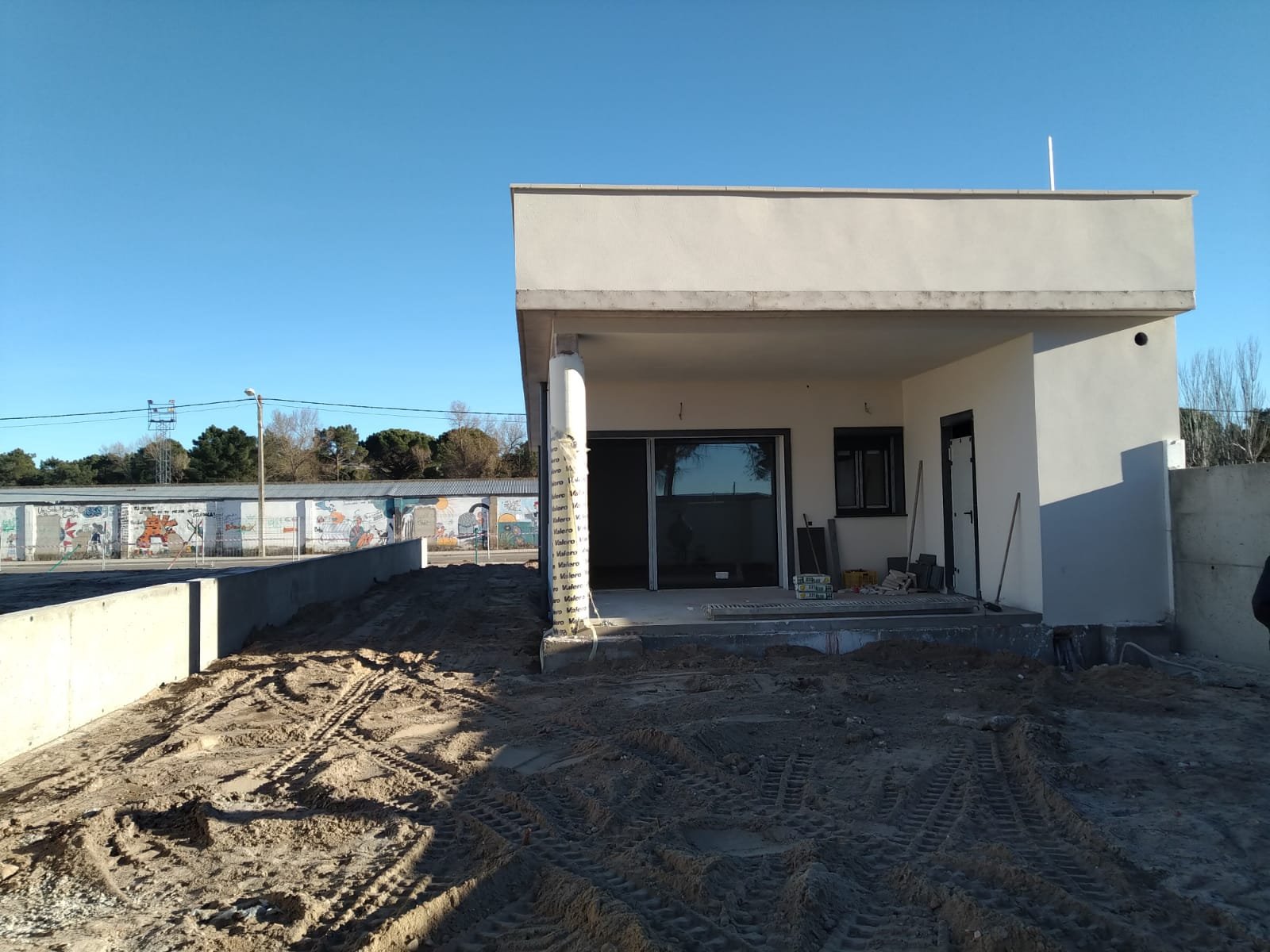 Fase de estructura de pilares de hormigón armado de la vivienda